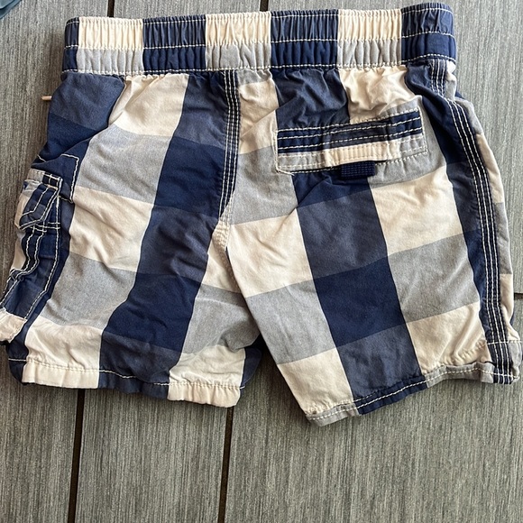 Bundle Gap Swim Shirt and Trunks plus Adorable Gymboree Frog Sweatshirt - Picture 3 of 4